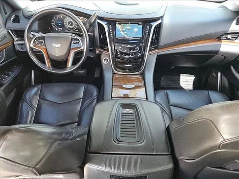 Used 2020 Cadillac Escalade 2WD image 18