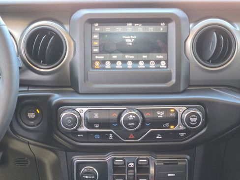 Certified 2023 Jeep Wrangler Unlimited w/ Convenience Group AWD/4WD image 16