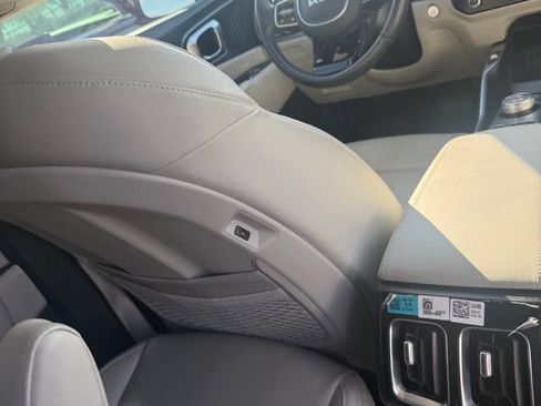 Used 2025 Kia Sorento EX w/ EX Panoramic Sunroof Package FWD image 9