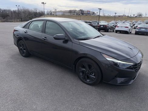 Used 2022 Hyundai Elantra SEL w/ Convenience Package image 8