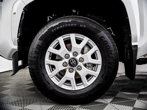 Used 2025 Toyota Tacoma SR5 AWD/4WD image 6