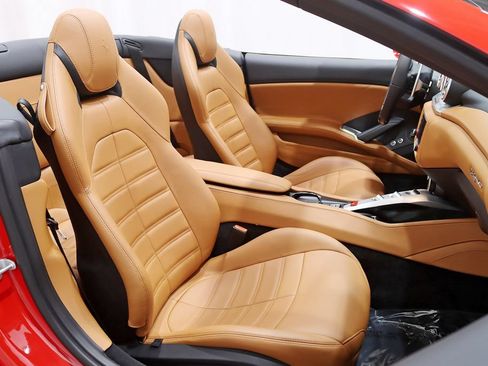Used 2016 Ferrari California T RWD image 26