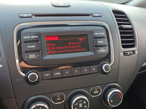 Used 2017 Kia Forte LX image 20