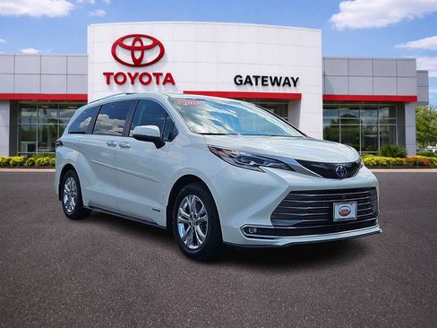 Used 2021 Toyota Sienna Platinum AWD/4WD image 3