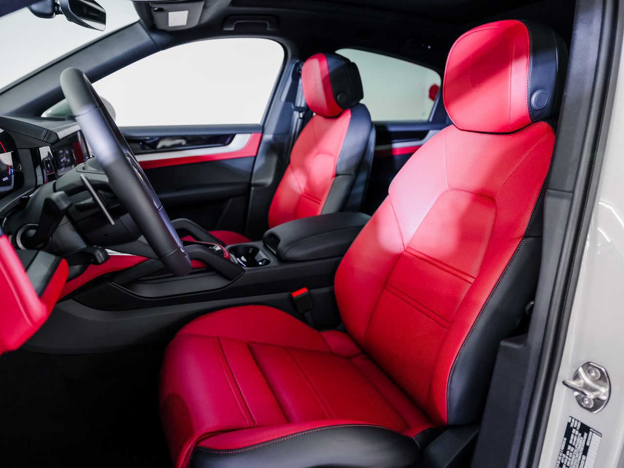 Certified 2026 Porsche Cayenne Coupe AWD/4WD image 5