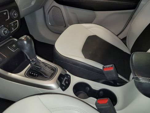 Used 2019 Jeep Compass Latitude w/ Popular Equipment Group FWD image 26