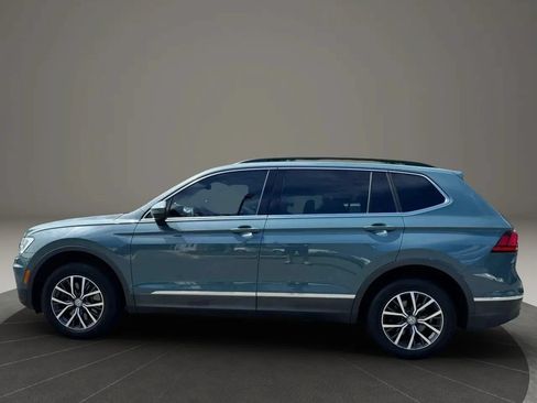 Used 2020 Volkswagen Tiguan SE w/ Panoramic Sunroof Package AWD/4WD image 2