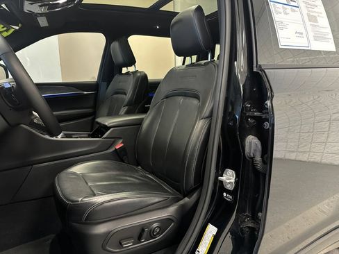 Used 2023 Jeep Grand Cherokee L Overland AWD/4WD image 5