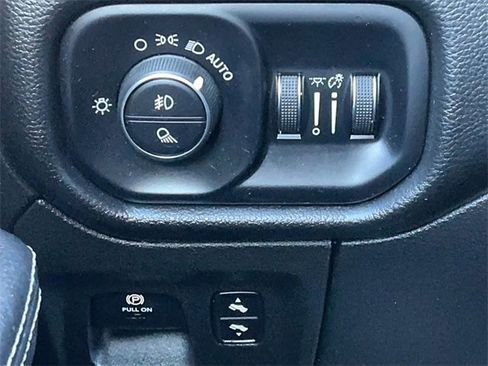 Used 2025 RAM 1500 Laramie image 30