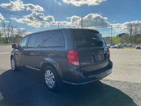 Used 2019 Dodge Grand Caravan SE w/ UConnect Hands-Free Group image 4