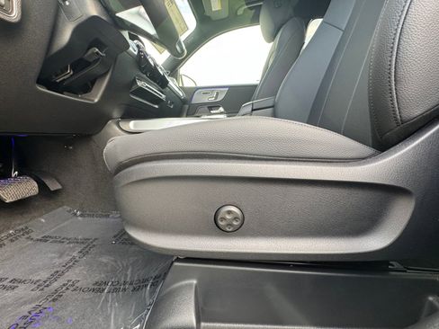 New 2026 Mercedes-Benz GLB 250 4MATIC image 14