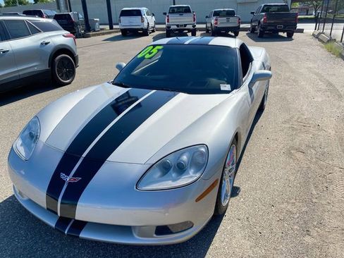 Used 2005 Chevrolet Corvette Coupe w/ Preferred Equipment Group RWD image 10