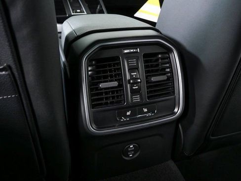 New 2026 Porsche Macan image 22