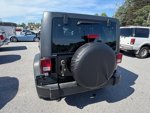 Used 2018 Jeep Wrangler Unlimited Sport w/ Connectivity Group AWD/4WD image 12