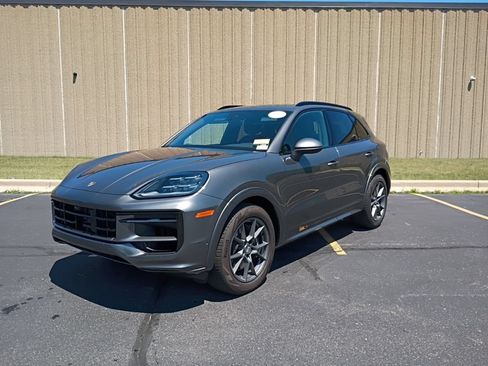 Certified 2026 Porsche Cayenne AWD/4WD image 1