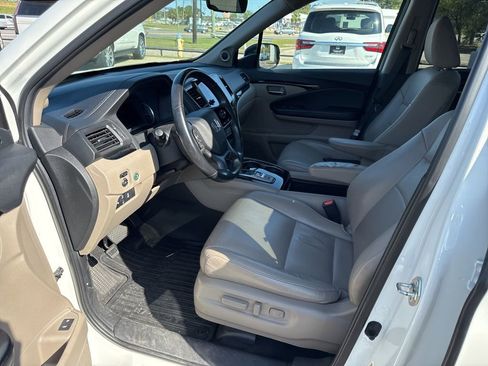 Used 2019 Honda Pilot Touring image 12