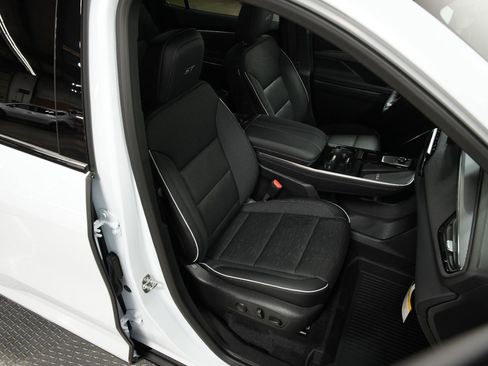 New 2026 Buick Enclave Sport Touring w/ LPO, Floor Liner Package image 17