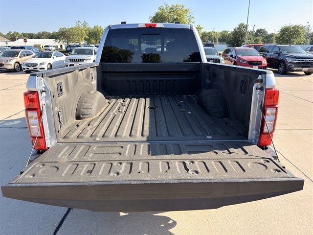 Used 2021 Ford F350 XLT w/ XLT Premium Package AWD/4WD image 8