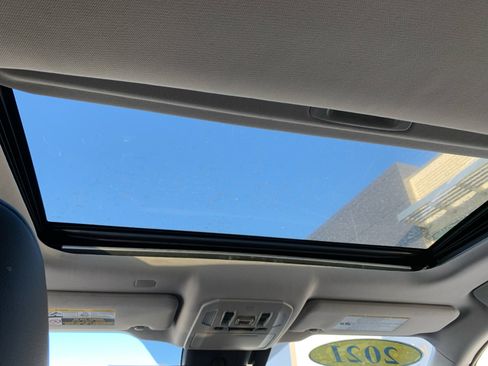 Used 2021 Toyota Highlander Limited image 4