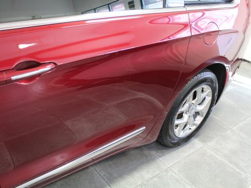 Used 2017 Chrysler Pacifica Limited w/ UConnect Theater Package image 39