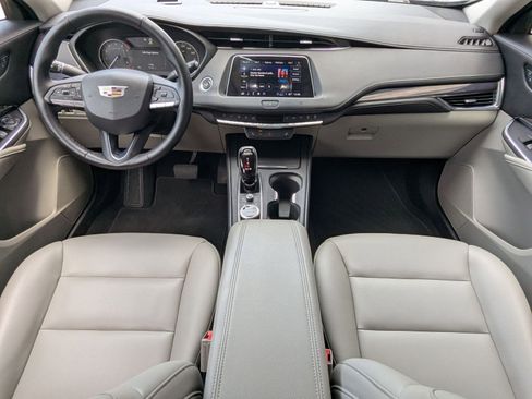 Used 2021 Cadillac XT4 Luxury w/ Cold Weather Package FWD image 19