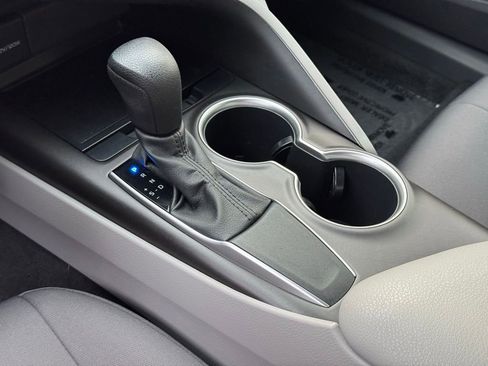 Used 2021 Toyota Camry LE image 19