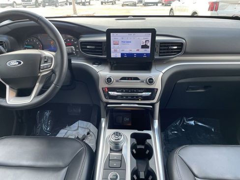 Used 2022 Ford Explorer XLT w/ Equipment Group 202A image 11