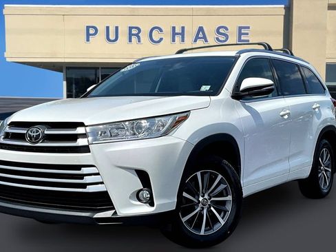 Used 2017 Toyota Highlander XLE w/ Carpet Mat Package AWD/4WD image 3