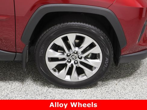 Used 2023 Toyota RAV4 XLE Premium image 5