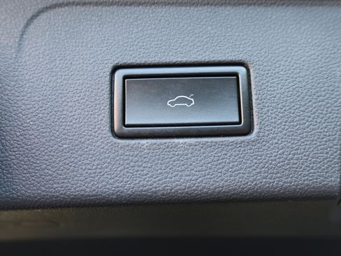 Used 2019 Volkswagen Atlas SEL AWD/4WD image 6