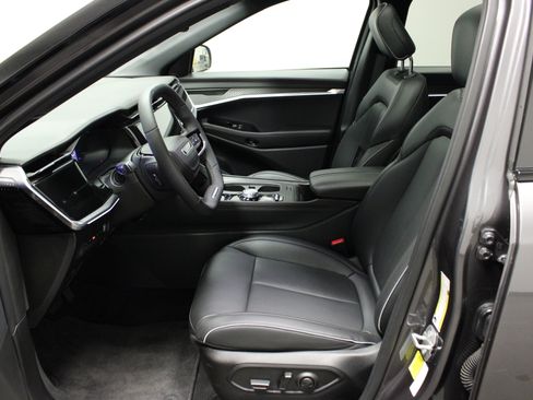 Used 2025 Jeep Wagoneer S Limited image 15