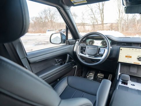 Used 2025 Land Rover Range Rover Autobiography image 19