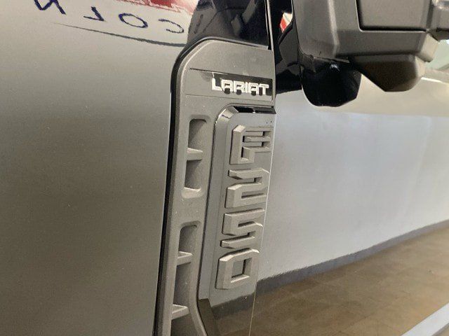 New 2026 Ford F250 Lariat w/ Black Appearance Package AWD/4WD image 17