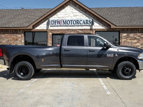 Used 2018 RAM 3500 Tradesman w/ Chrome Appearance Group AWD/4WD image 6