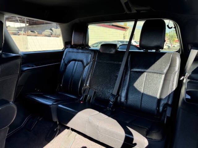 Used 2020 Ford Expedition XLT w/ Equipment Group 202A AWD/4WD image 19