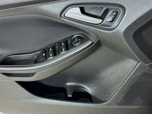 Used 2018 Ford Focus SE FWD image 15