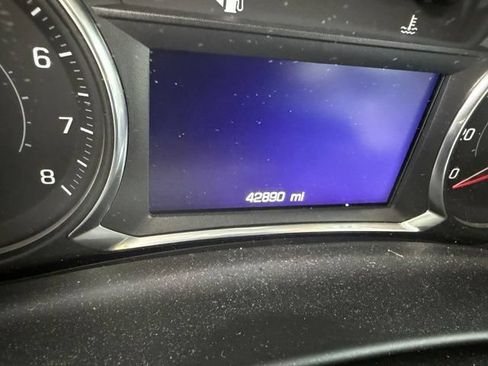 Used 2020 Chevrolet Equinox LT w/ Driver Convenience Package AWD/4WD image 4