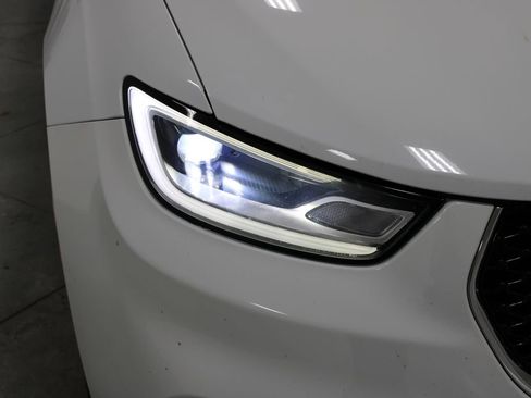 Used 2023 Chrysler Pacifica Touring-L FWD image 12