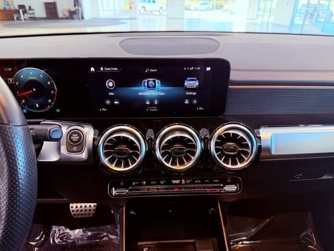 Used 2022 Mercedes-Benz GLB 250 image 23