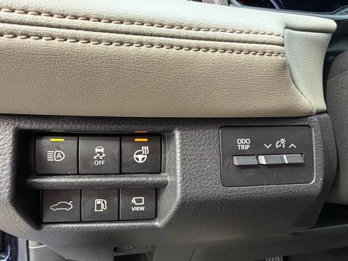 Used 2019 Toyota Avalon Limited image 20