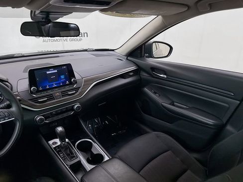 Used 2024 Nissan Altima 2.5 SV image 21