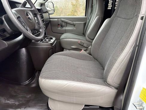 Used 2024 GMC Savana 2500 w/ Driver Convenience Package image 15