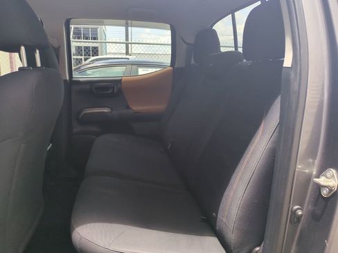 Used 2017 Toyota Tacoma SR5 w/ Tow Package RWD image 15