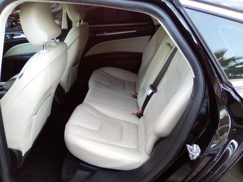 Used 2017 Ford Fusion Titanium FWD image 9