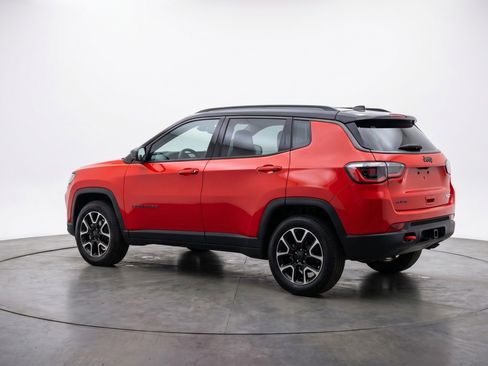 Used 2025 Jeep Compass Trailhawk AWD/4WD image 6