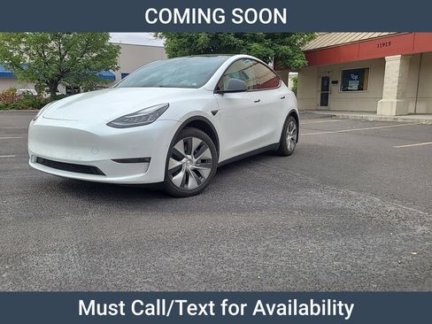 Used 2022 Tesla Model Y Long Range AWD/4WD image 3