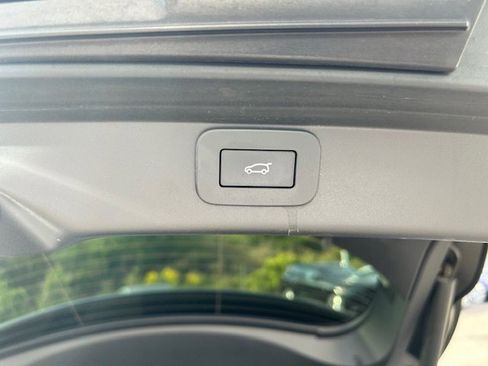 Used 2023 Jaguar I-PACE HSE image 12