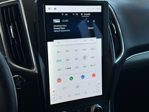 Used 2021 Ford Edge Titanium w/ Class II Trailer Tow Package image 30