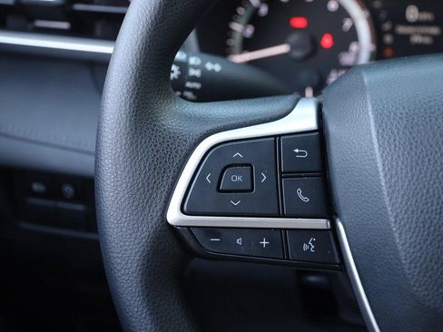 Used 2023 Toyota Highlander L image 11