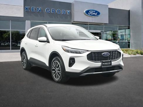 New 2025 Ford Escape SE image 1